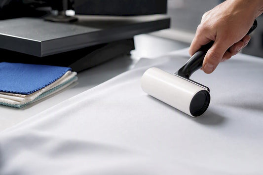Lint roller cleaning polyester fabric